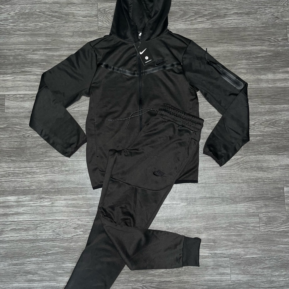 Nike Tech Set
